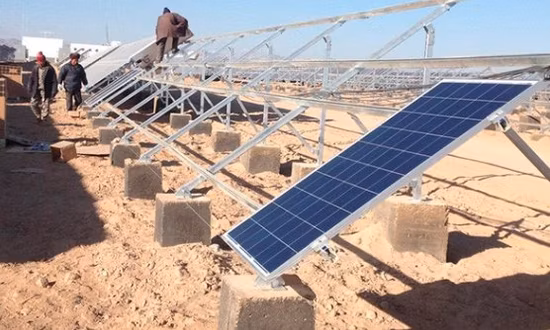 Support de montage solaire au sol Structure en acier Zinc Aluminium Magnésium Support photovoltaïque en forme de U Support de support de montage de panneau solaire résistant à la corrosion