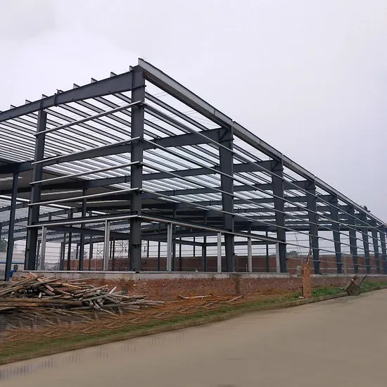 Atelier préfabriqué antisismique d'entrepôt de structure métallique légère préfabriqué avec la grue de 10 tonnes
